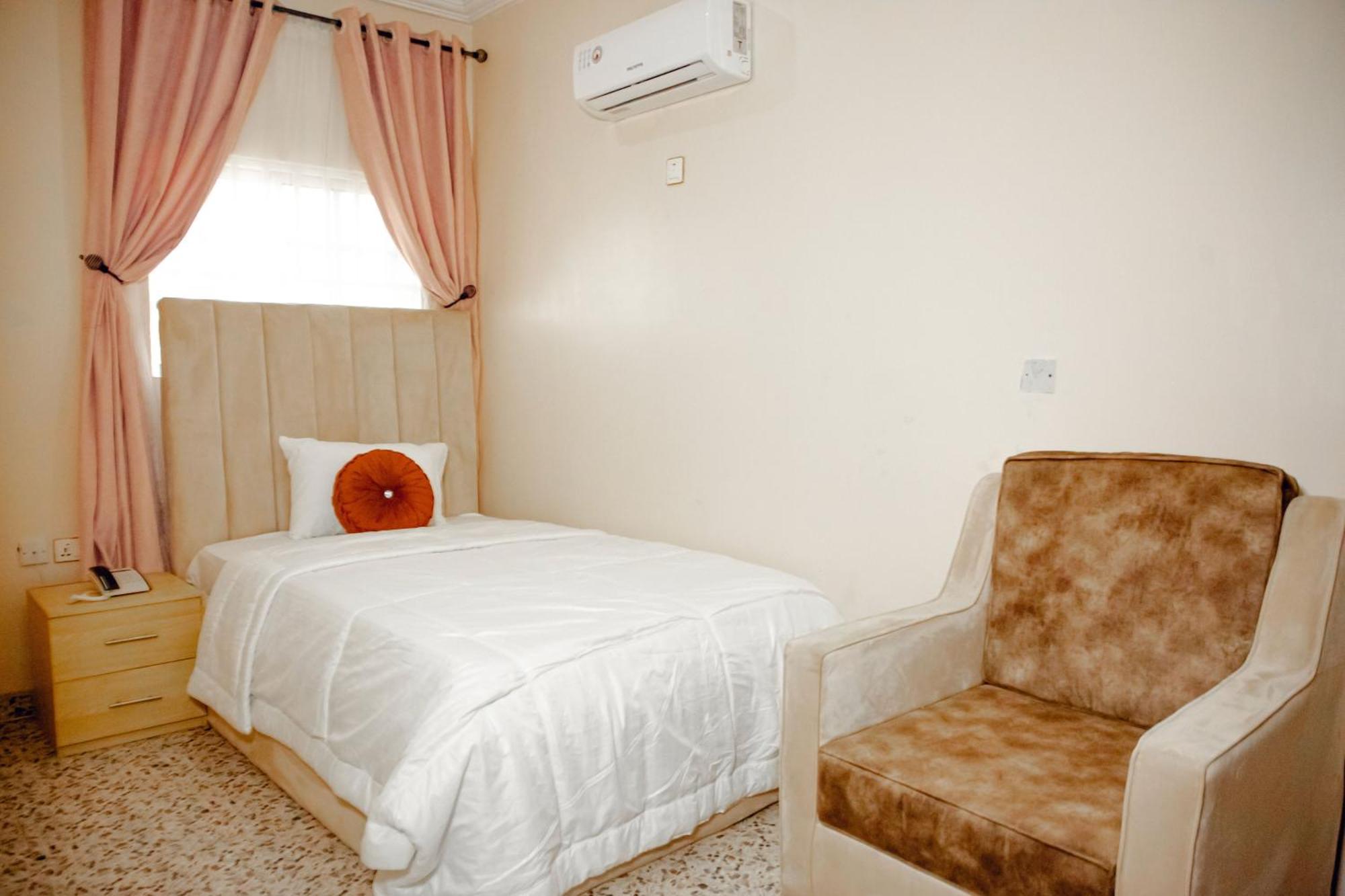 Nexus Xpress Hotel Abuja Bagian luar foto
